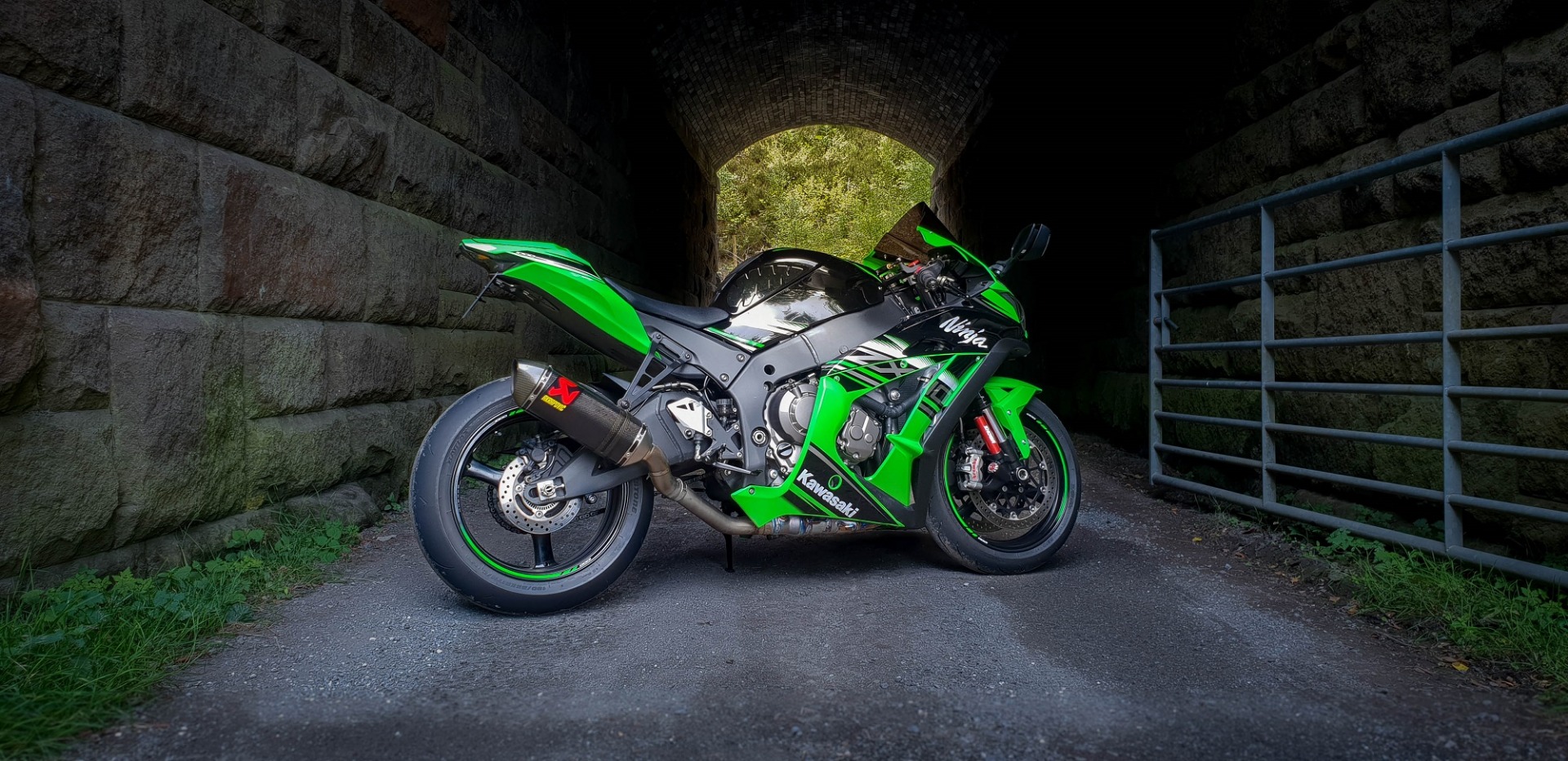 Kawasaki Ninja ZX-10R Review (2011) • TheBikeMarket