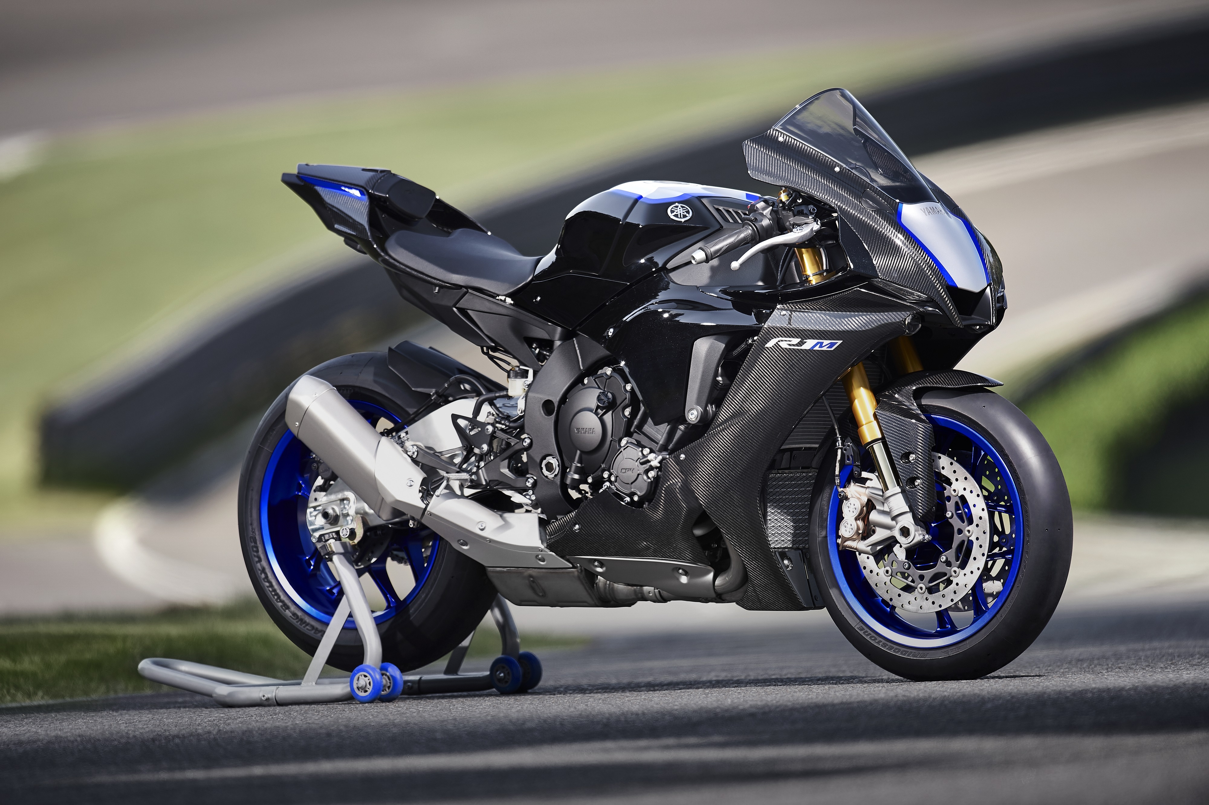 2021 yamaha r1m price