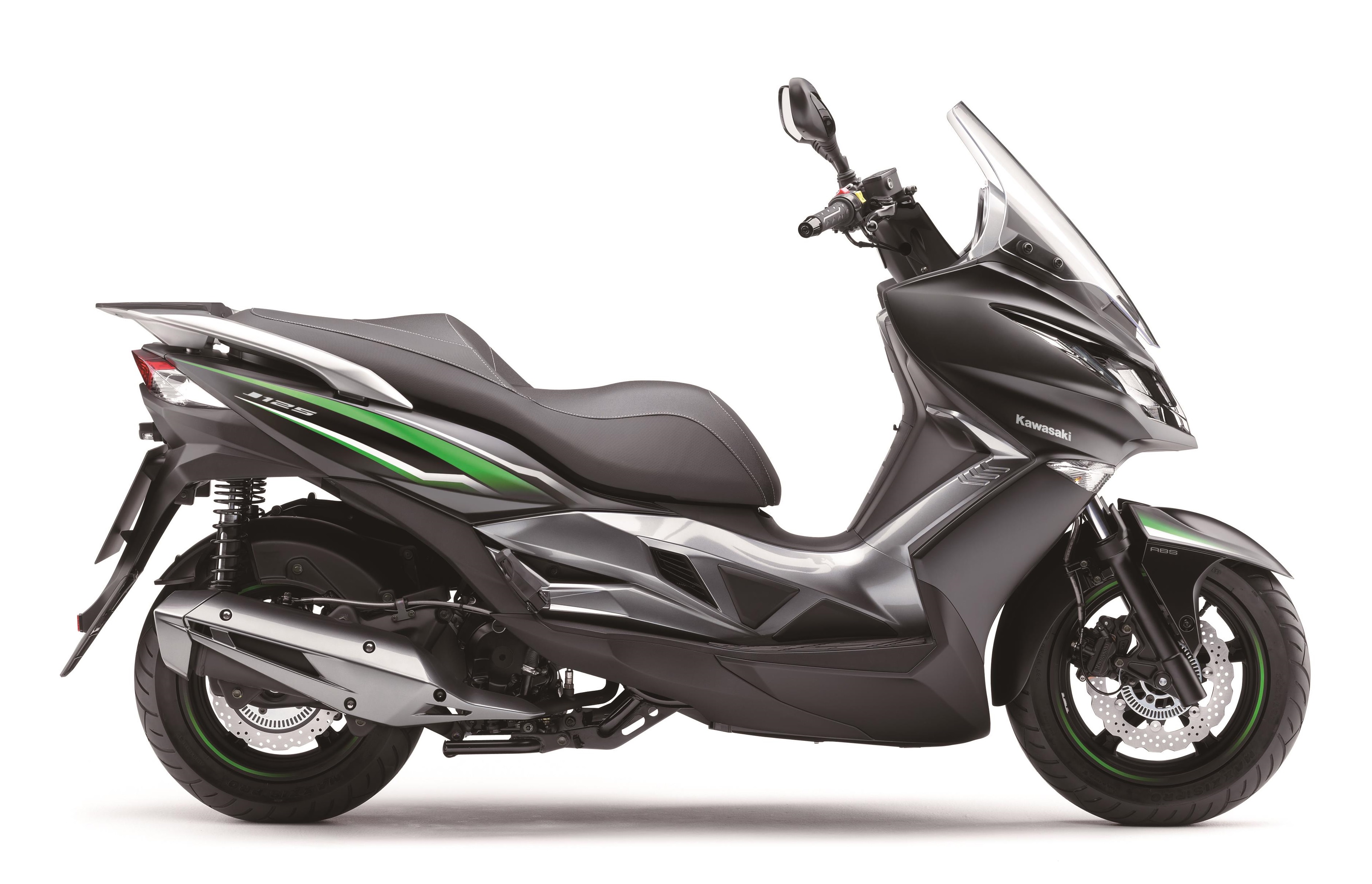 Scooter 125 noir + accessoires 2700€ 